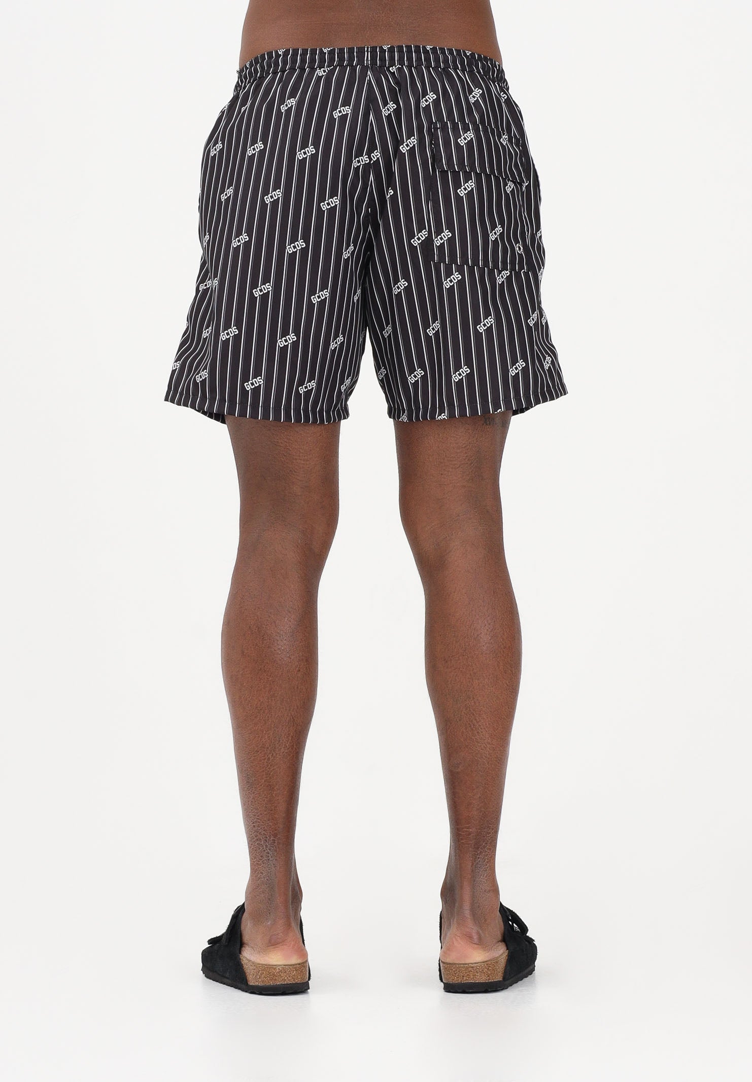 GCDS Shorts mare nero da uomo con stampa rigata e logo all-over C1MWQS252T015 999A GCDS 