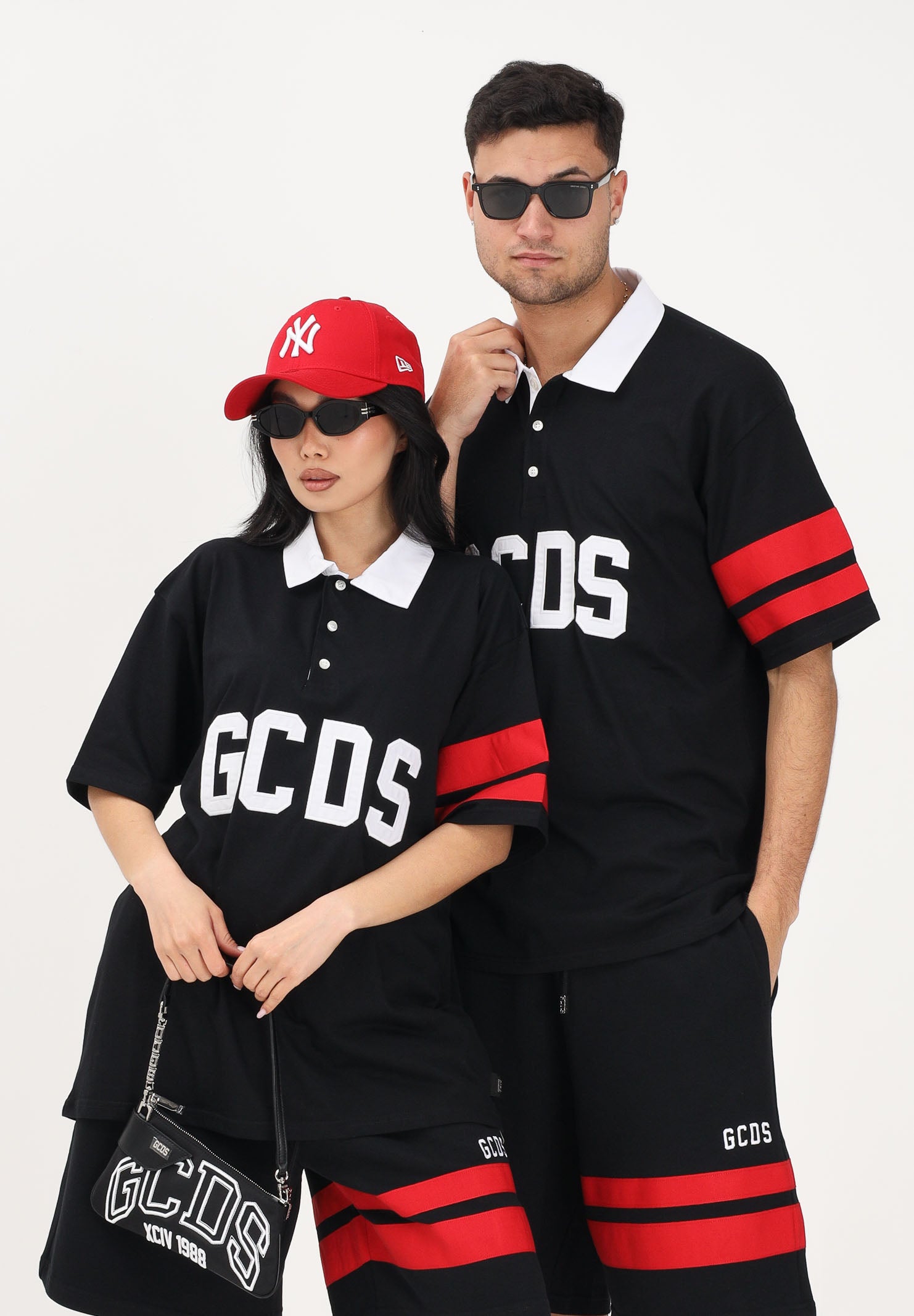 GCDS Polo a manica corta nera per uomo e donna con logo Z0MLQD107J101 999R GCDS 