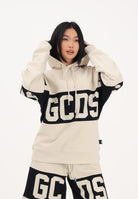 GCDS Felpa con cappuccio beige per uomo e donna caratterizzata da banda a contrasto e logo Z0MLQE138F004 316B GCDS 