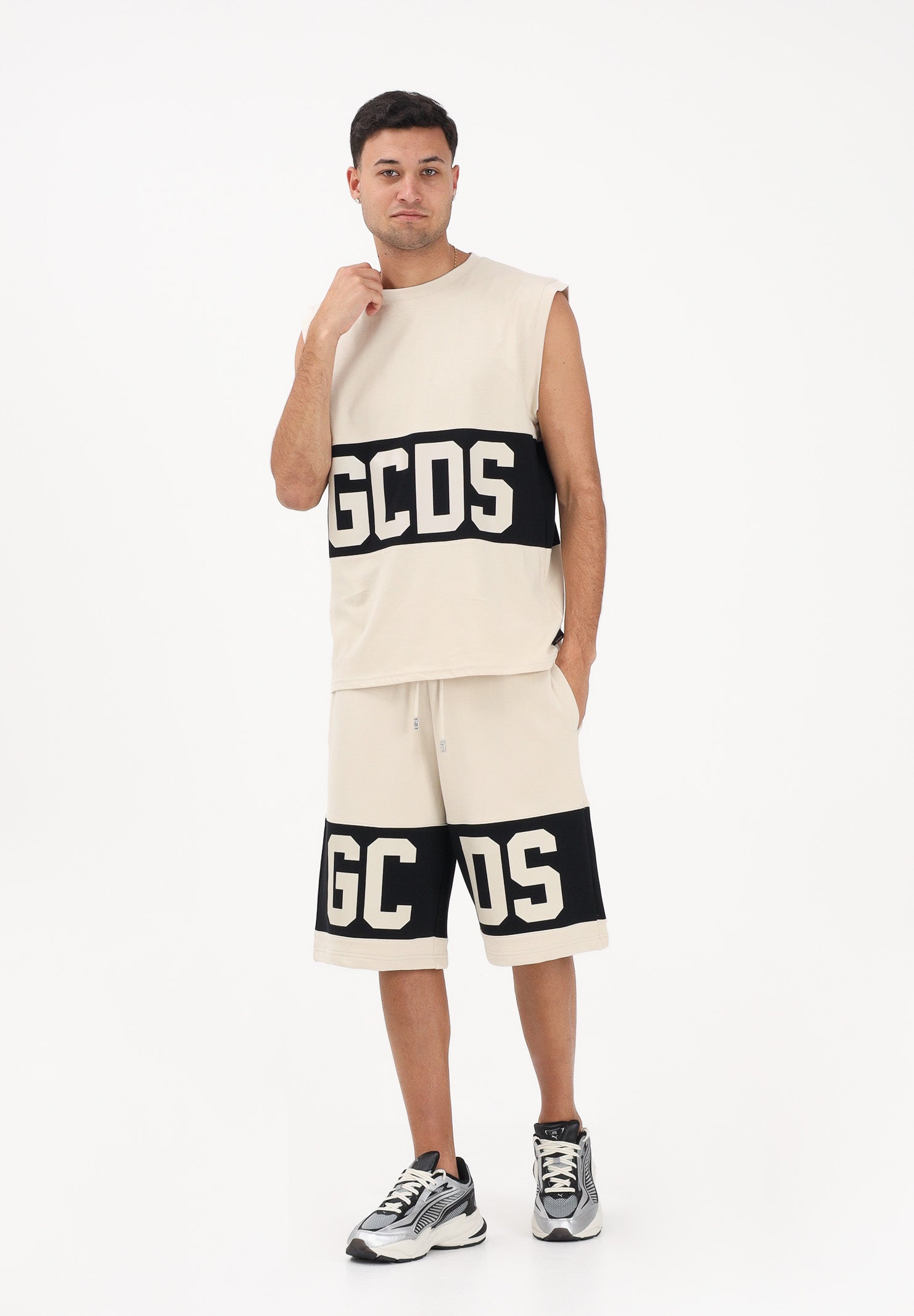 GCDS Shorts sportivo beige per uomo e donna con logo Z0MLQL228F004 316B GCDS 
