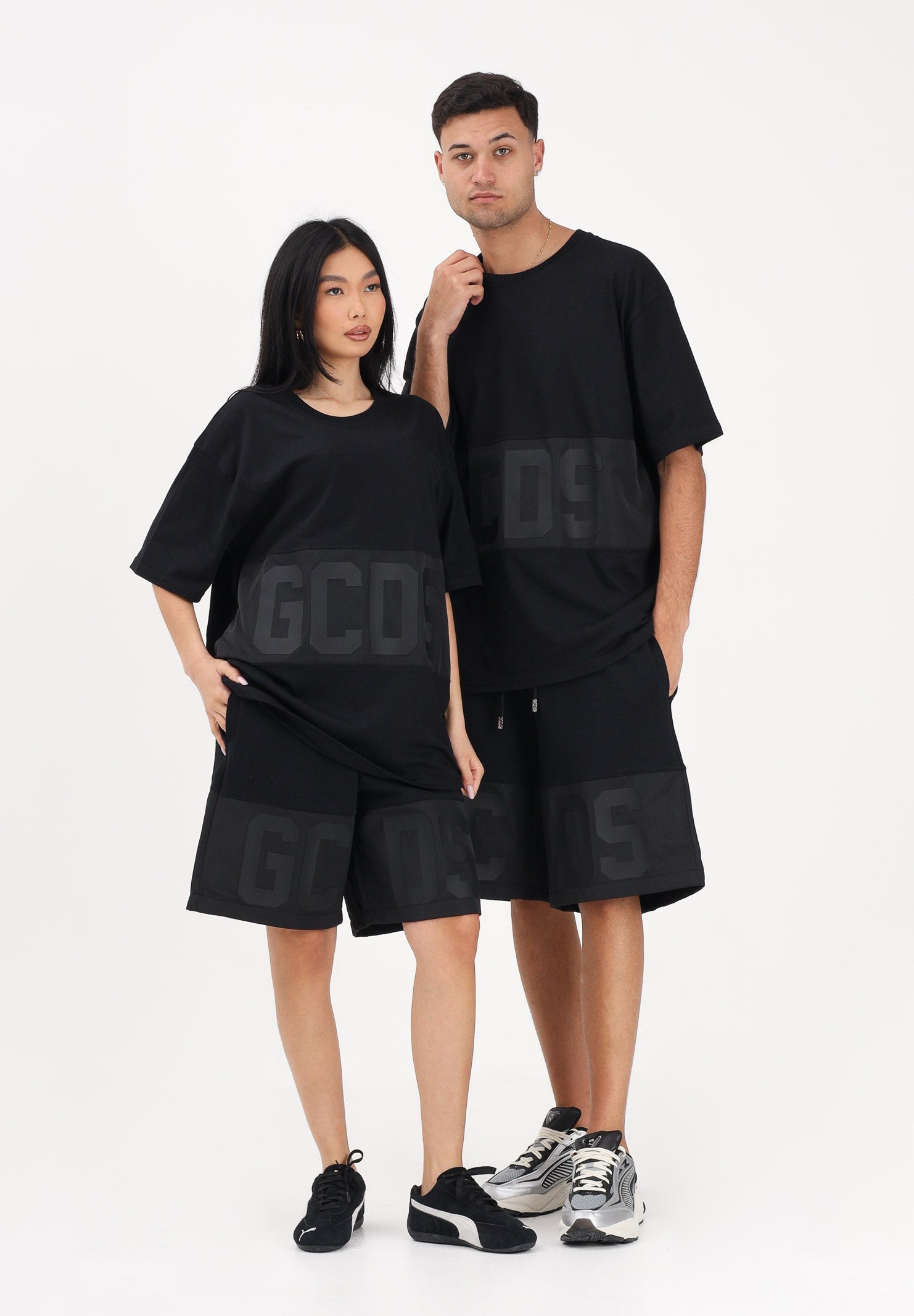 GCDS Shorts sportivo nero per uomo e donna con logo Z0MLQL230F004 999B GCDS 