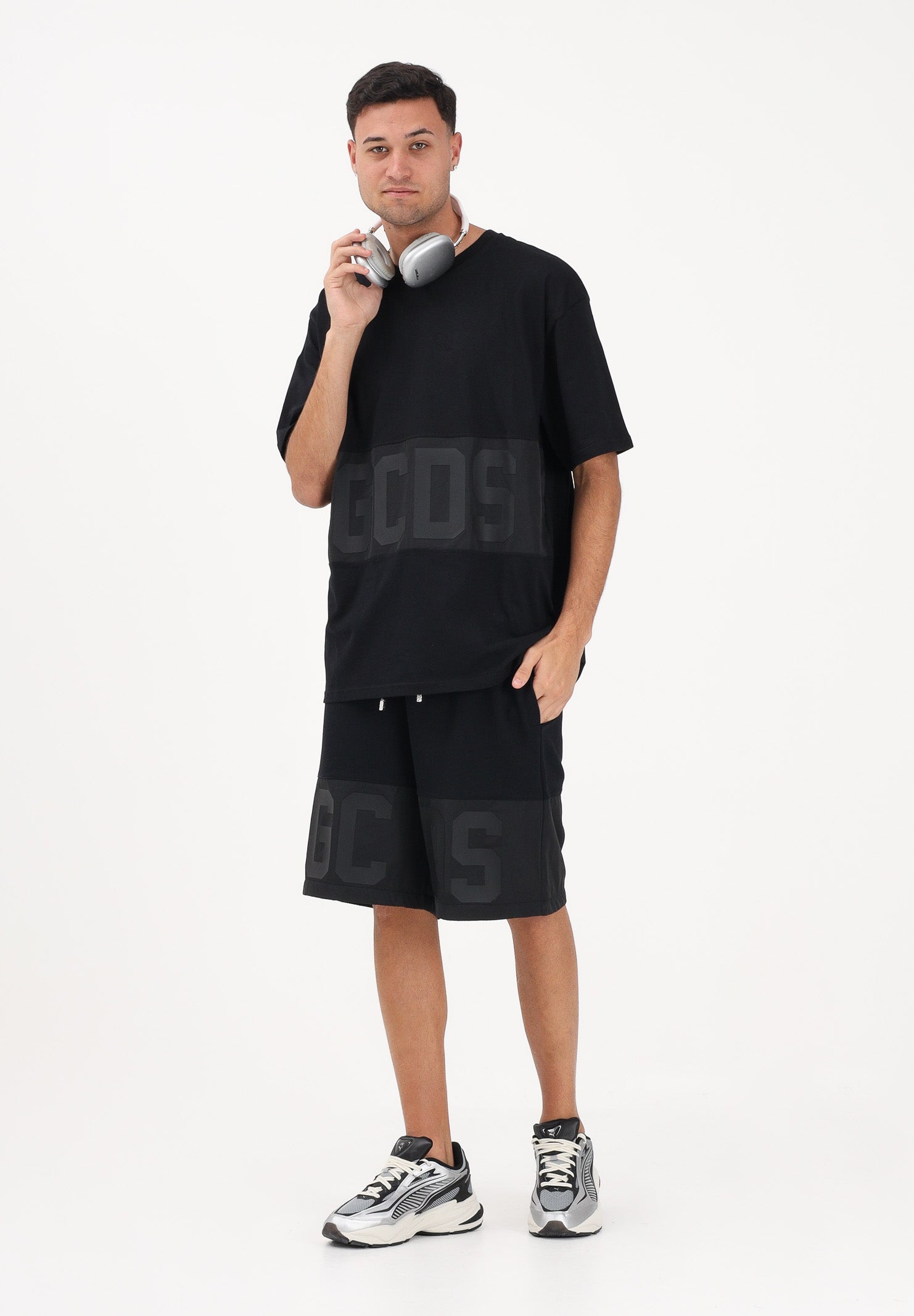 GCDS Shorts sportivo nero per uomo e donna con logo Z0MLQL230F004 999B GCDS 