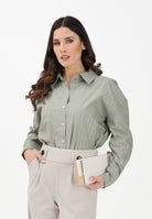 JDY Camicia a manica lunga verde da donna con sottili righe verticali 15359455 SE JDY 