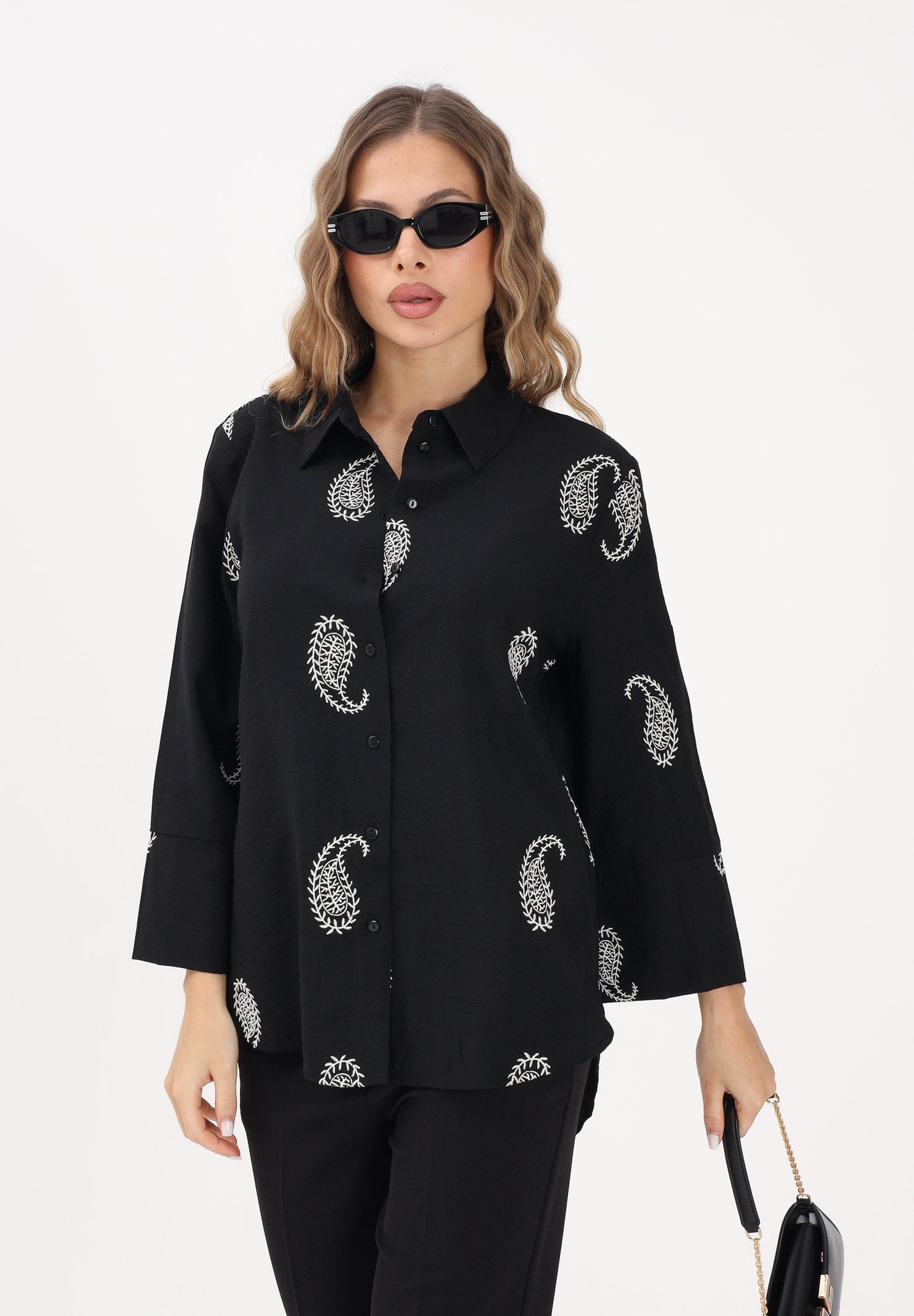 JDY Camicia nera da donna con fantasia paisley 15367956 BLEC JDY 