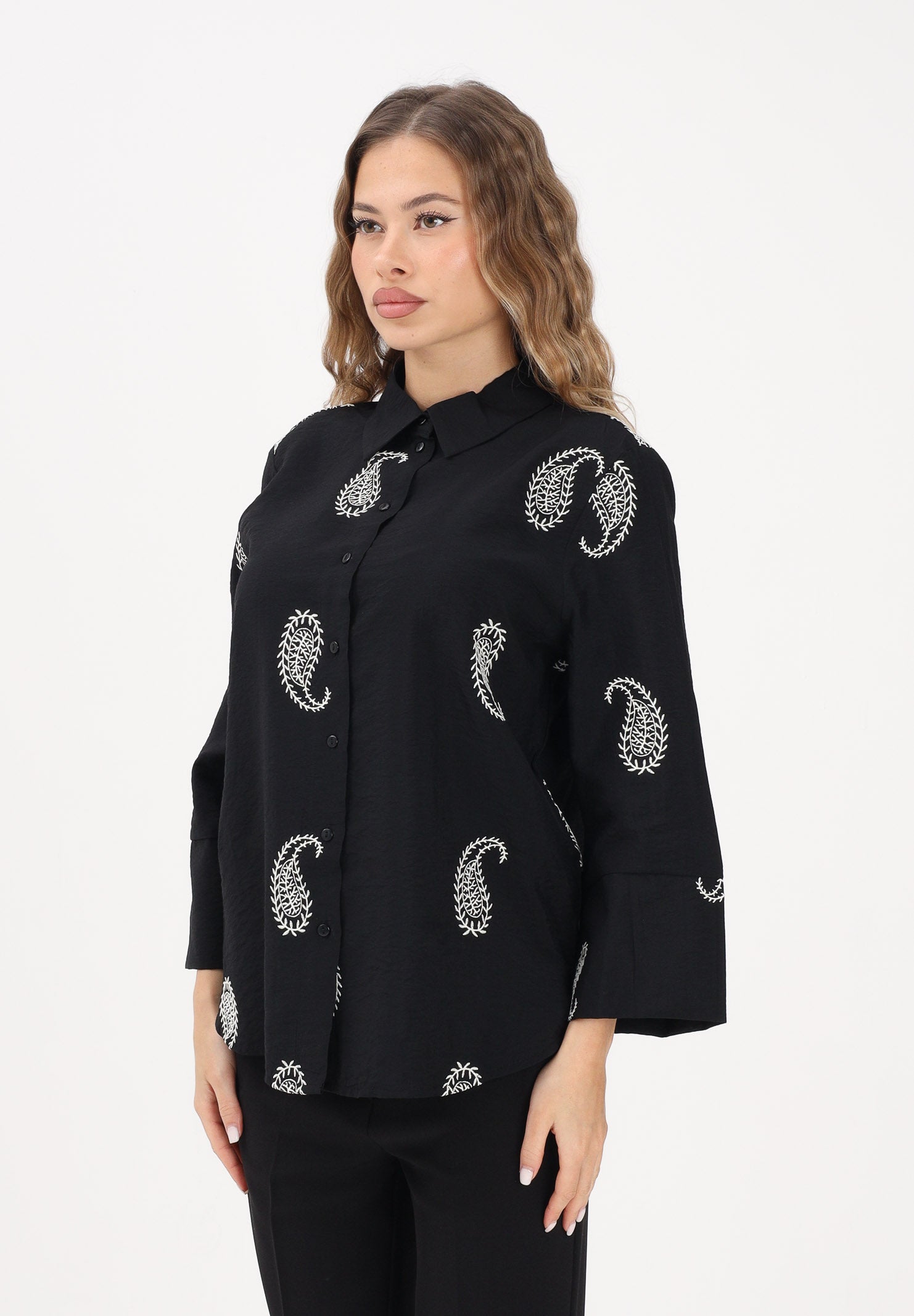JDY Camicia nera da donna con fantasia paisley 15367956 BLEC JDY 