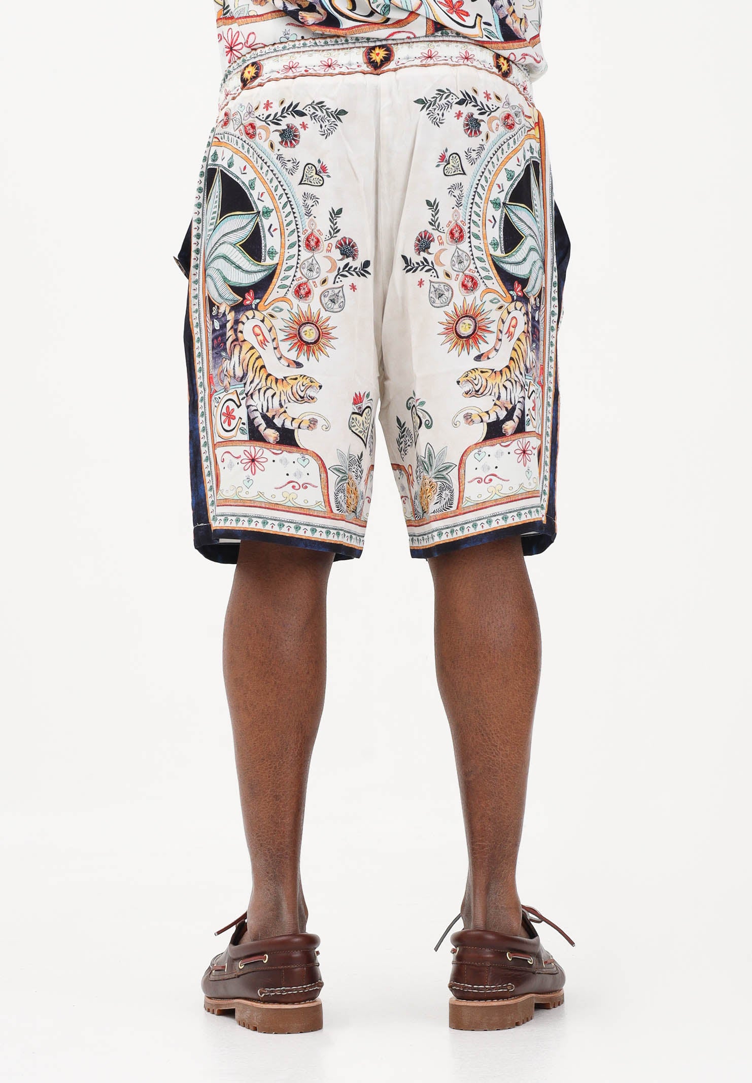 JUST CAVALLI Shorts panna da uomo con stampa ispirata a motivi decorativi e simbolici 80OADF03CNF05 004 JUST CAVALLI 