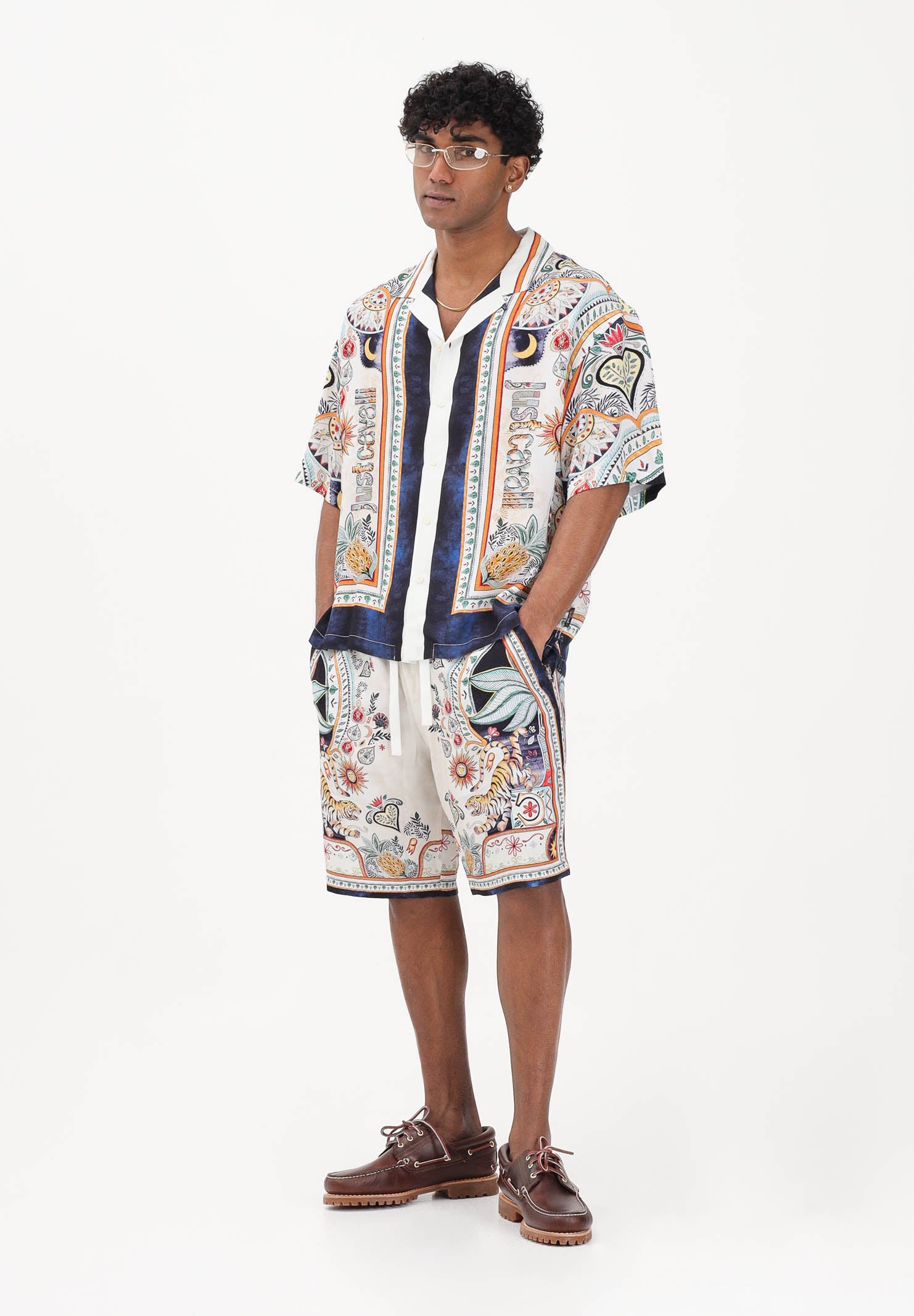 JUST CAVALLI Shorts panna da uomo con stampa ispirata a motivi decorativi e simbolici 80OADF03CNF05 004 JUST CAVALLI 
