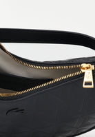 LACOSTE Borsa a spalla nera da donna in pelle goffrata Maheki NF4710 000 LACOSTE 