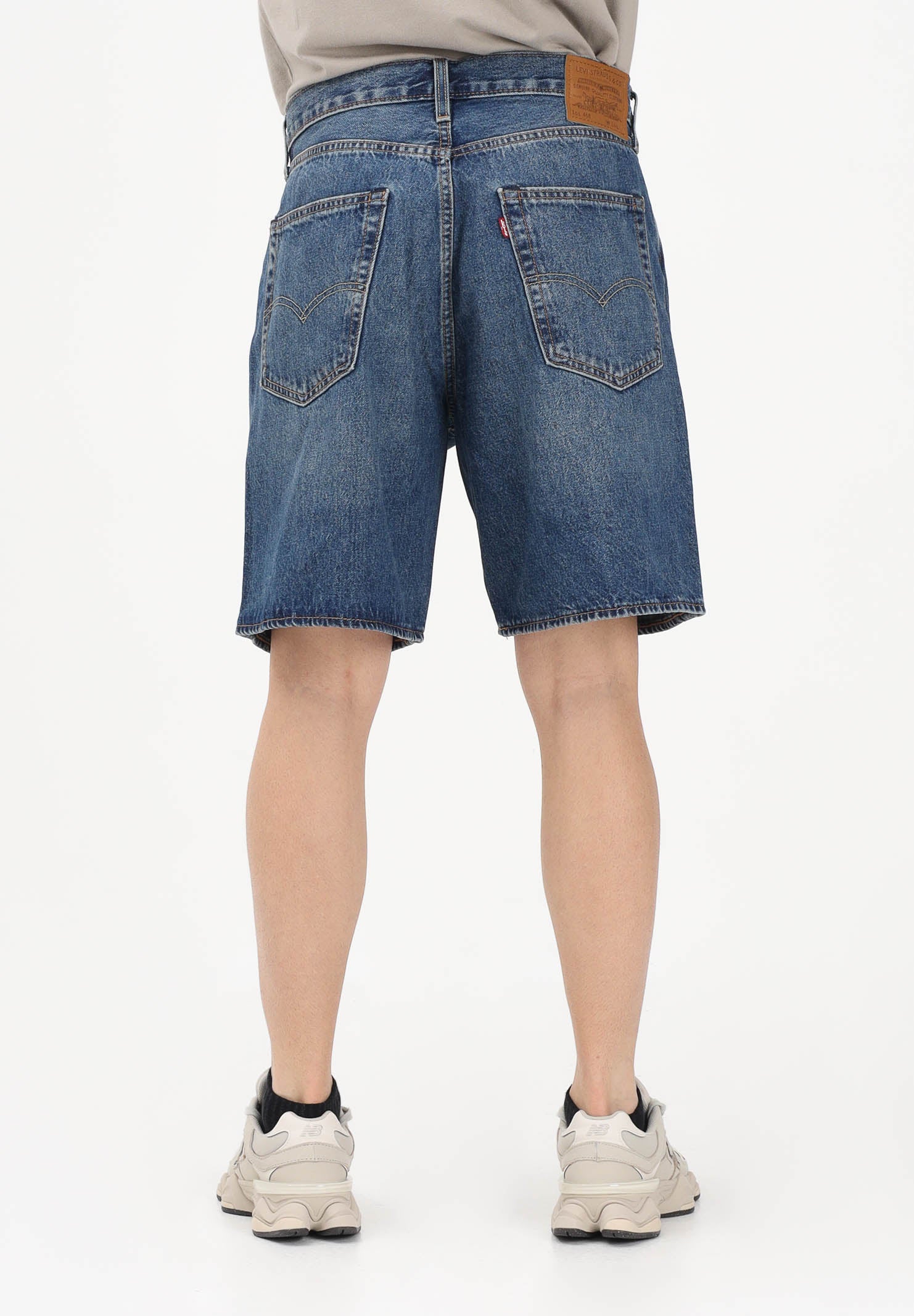 LEVI'S Shorts 468™ Loose in denim medio da uomo A8461-0003 . LEVI'S® 