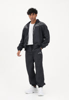 MARCELO BURLON COUNTY OF MILAN Pantalone sportivo nero da uomo con logo S6CMMAPA076 110 MARCELO BURLON COUNTY OF MILAN 