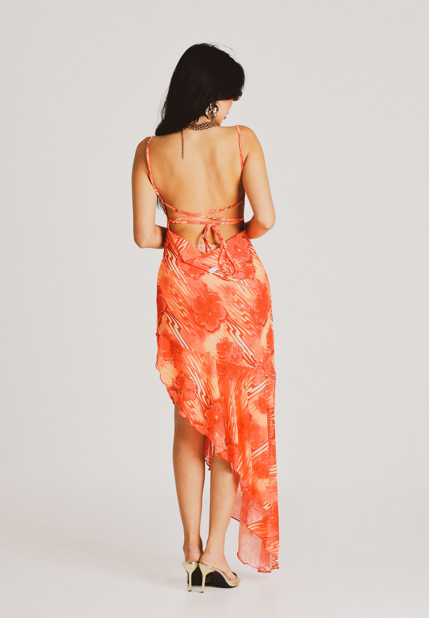 ME FUI Abito asimmetrico da donna caratterizzato da stampa floreale nei toni del rosso e arancio MF26-SW0306X11 . ME FUI 