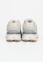 NEW BALANCE Sneakers 9060 grigie per uomo e donna GC9060AB . NEW BALANCE 