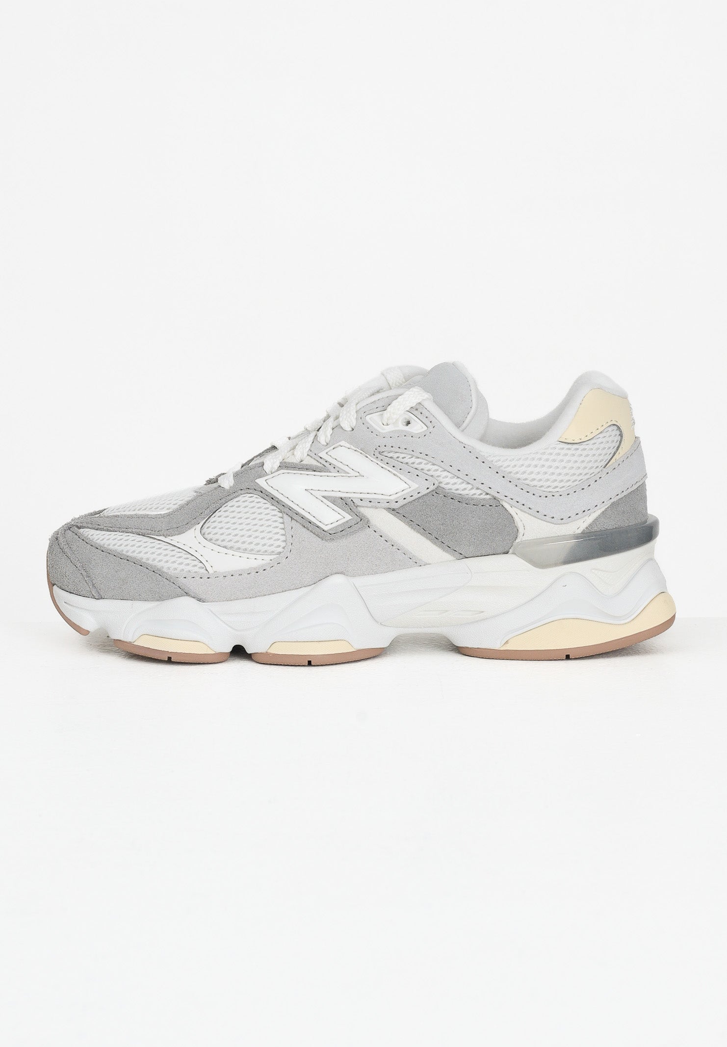 NEW BALANCE Sneakers 9060 grigie per uomo e donna GC9060AB . NEW BALANCE 