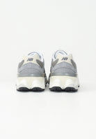 NEW BALANCE Sneakers 9060 grigie per uomo e donna GC9060BA . NEW BALANCE 