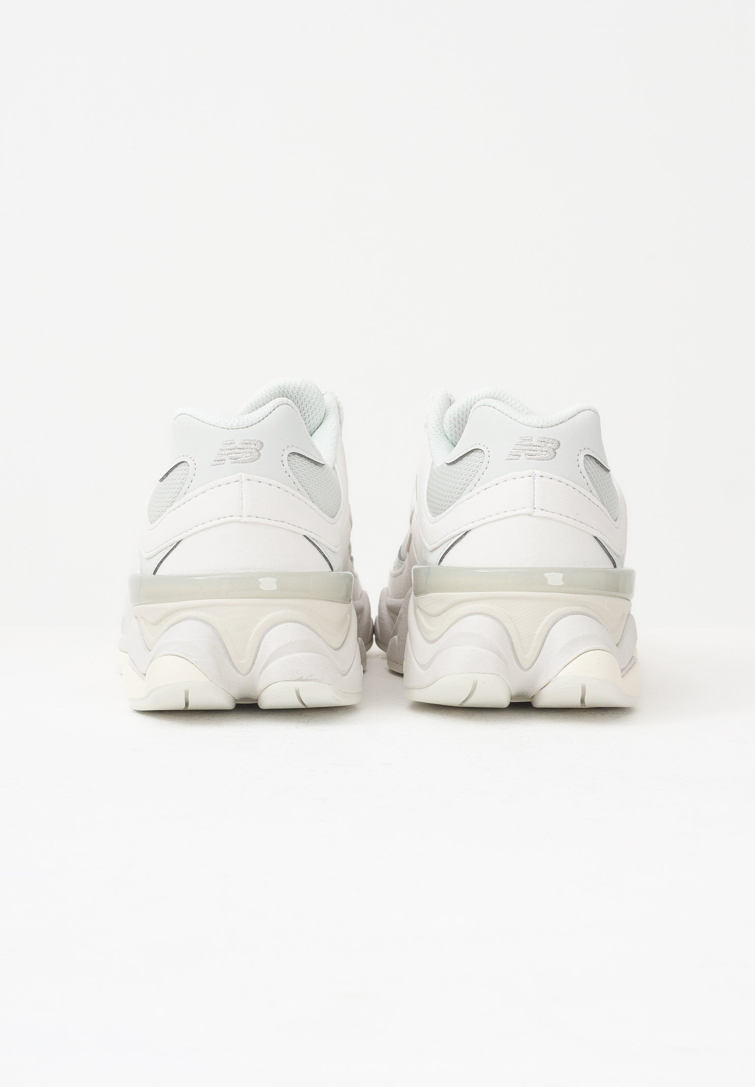 NEW BALANCE Sneakers 9060 grigio ghiaccio per uomo e donna GC9060LL . NEW BALANCE 