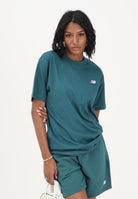NEW BALANCE T-shirt a manica corta Sport Essentials petrolio per uomo e donna MT41509AAV . NEW BALANCE 
