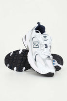NEW BALANCE Sneakers bianche con dettagli a contrasto per uomo e donna modello 530 NBMR530SG . NEW BALANCE 