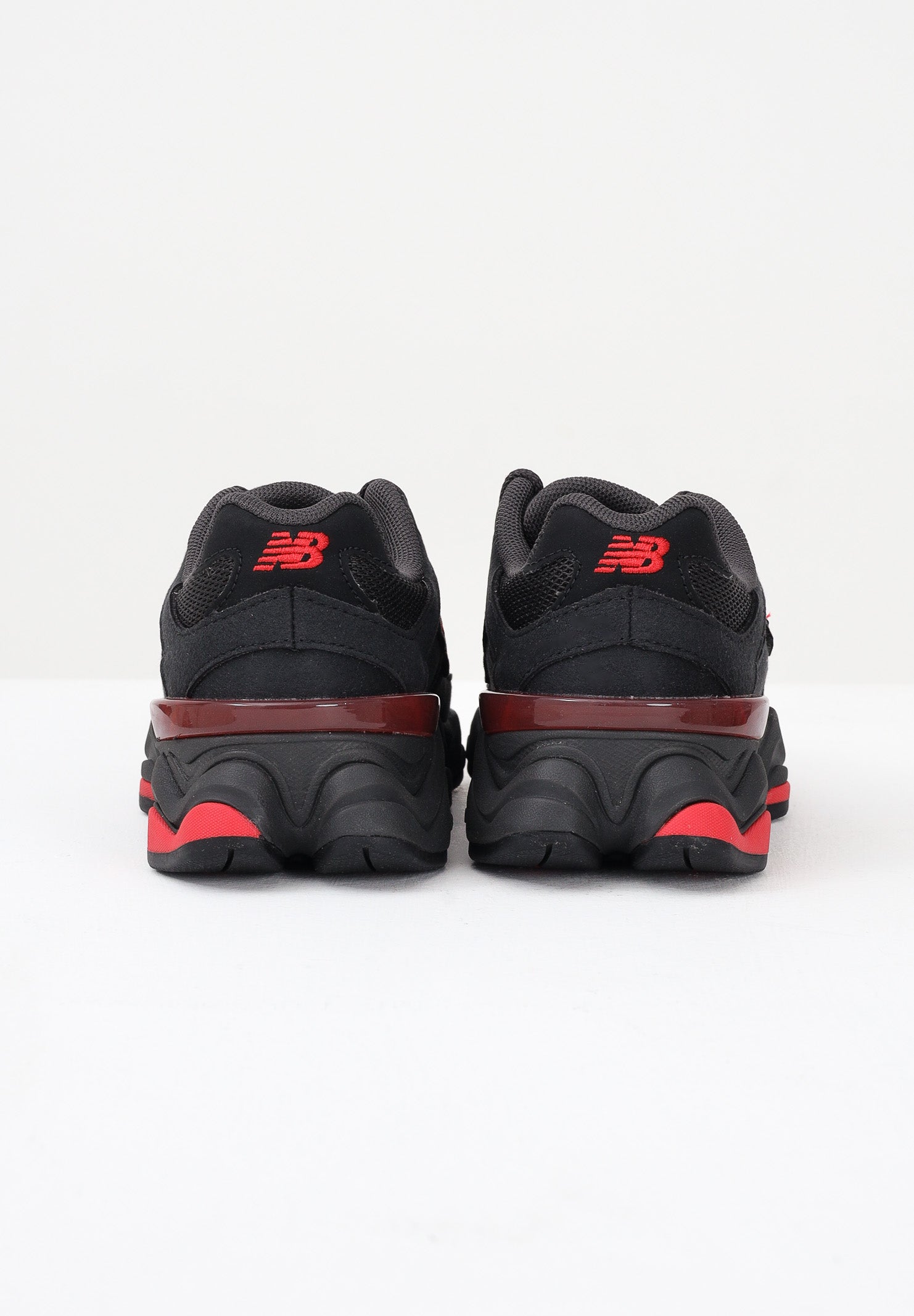 NEW BALANCE Sneakers 9060 Lace nere e rosse per bambino e bambina PC9060JR . NEW BALANCE 