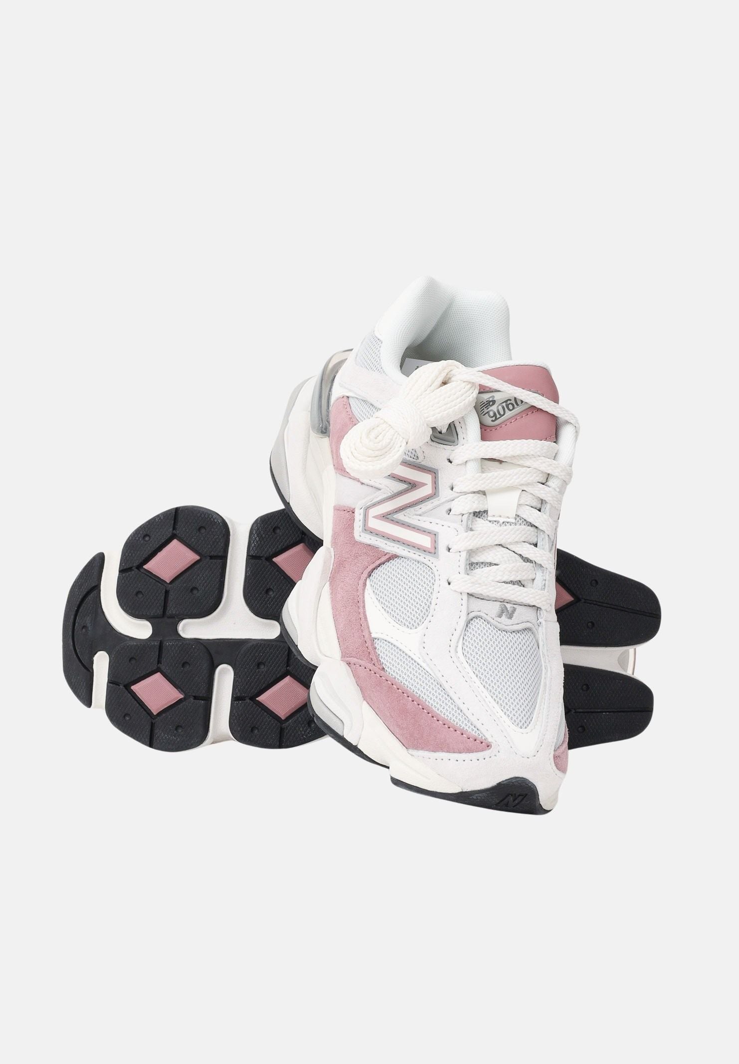 NEW BALANCE Sneakers 9060 bianche e rosa da donna U906040V . NEW BALANCE 
