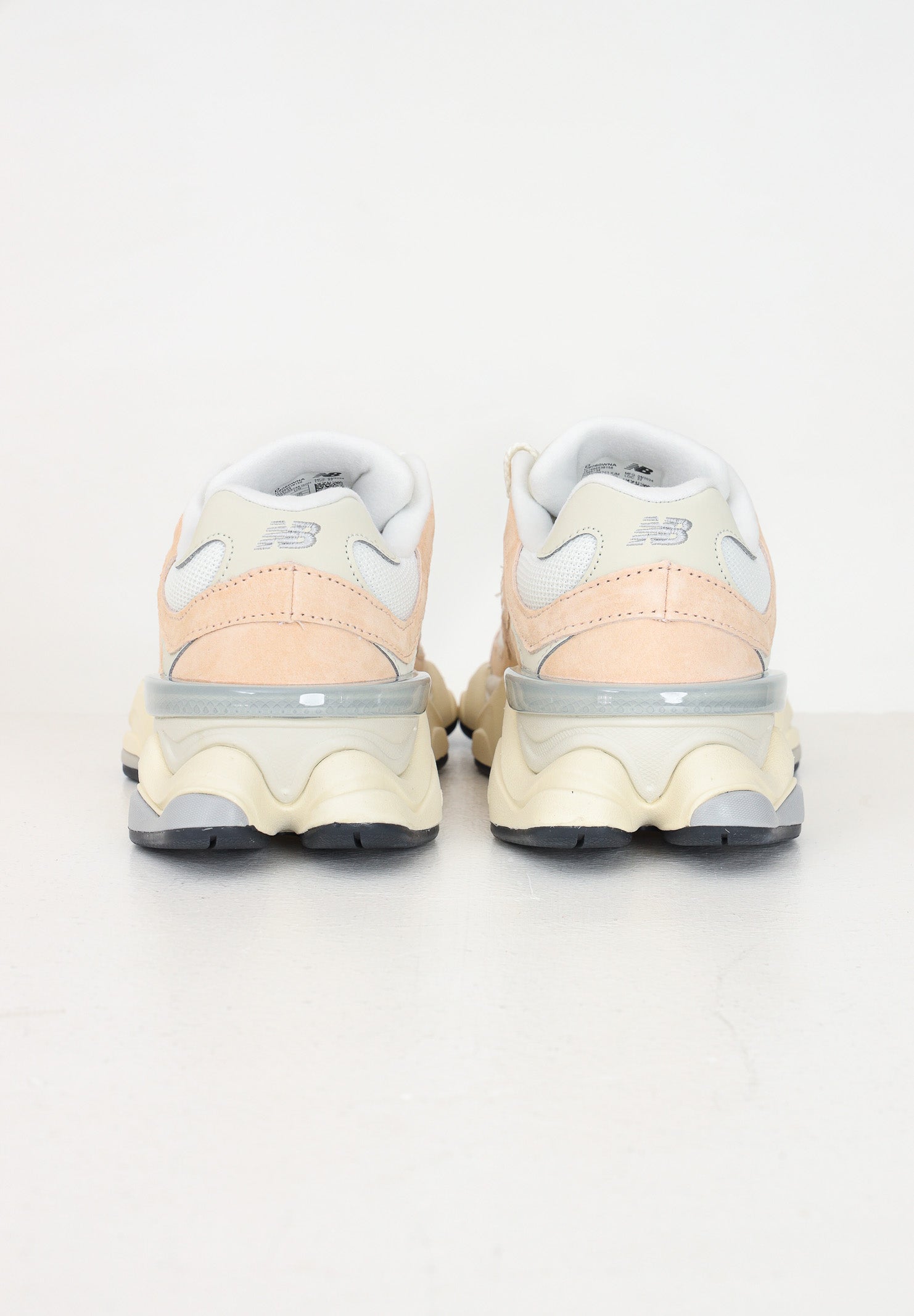 NEW BALANCE Sneakers 9060 salmone da uomo U9060WNA . NEW BALANCE 