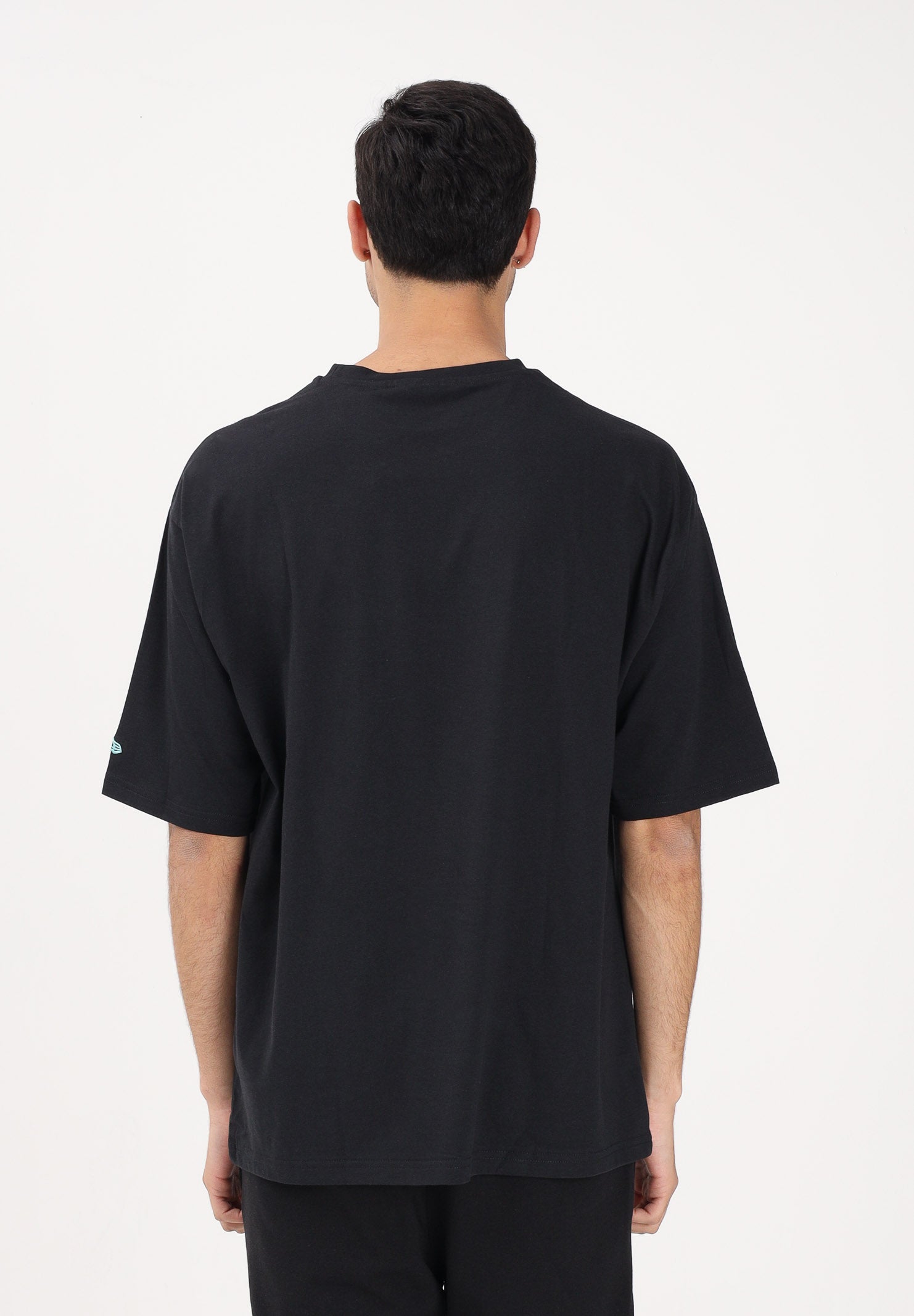 NEW ERA T-shirt a manica corta Oversized Chicago Bulls NBA League Essential nera per uomo e donna 60771515 . NEW ERA 