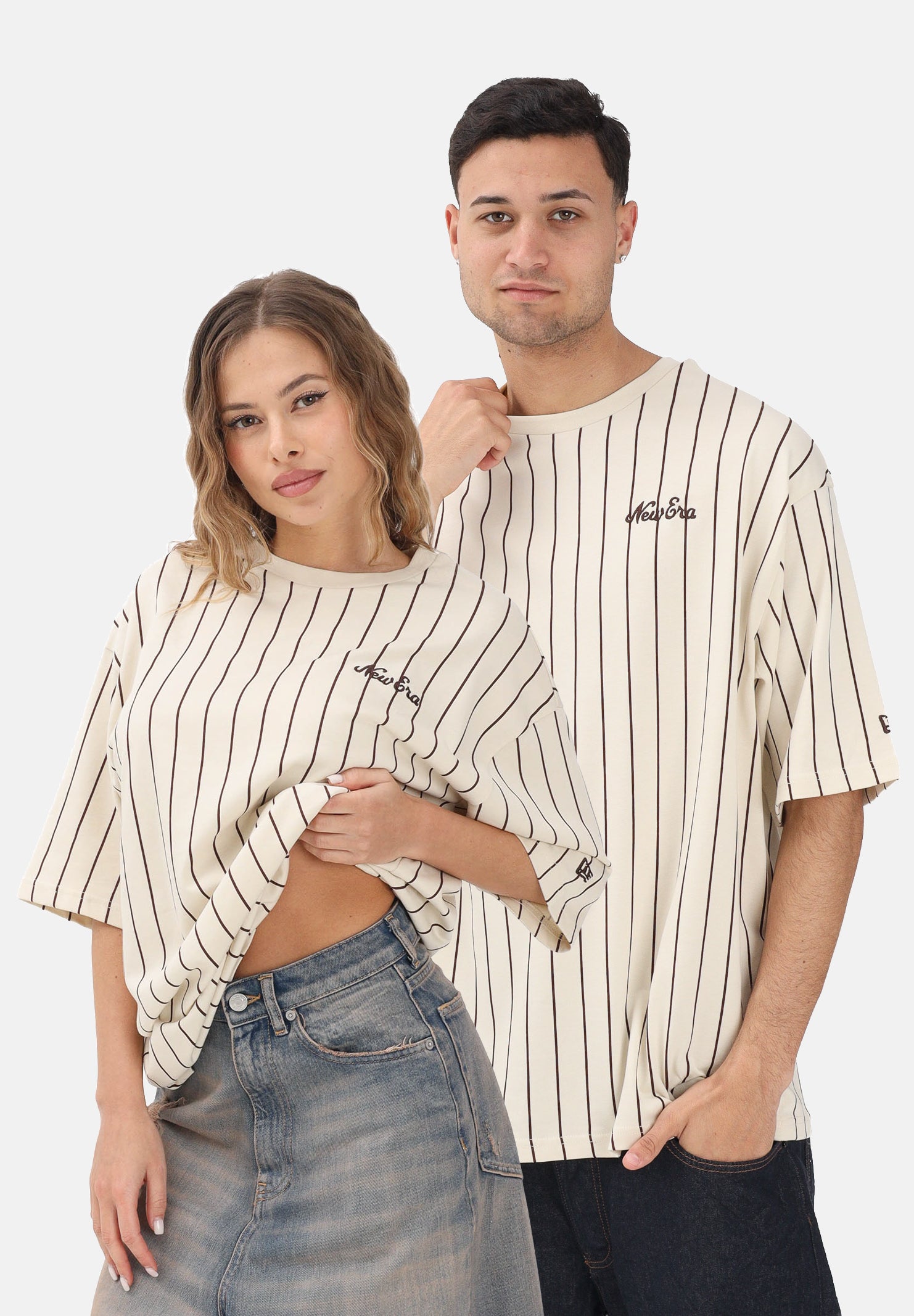 NEW ERA T-shirt a manica corta Oversized New Era Pinstripe panna per uomo e donna 60771551 . NEW ERA 