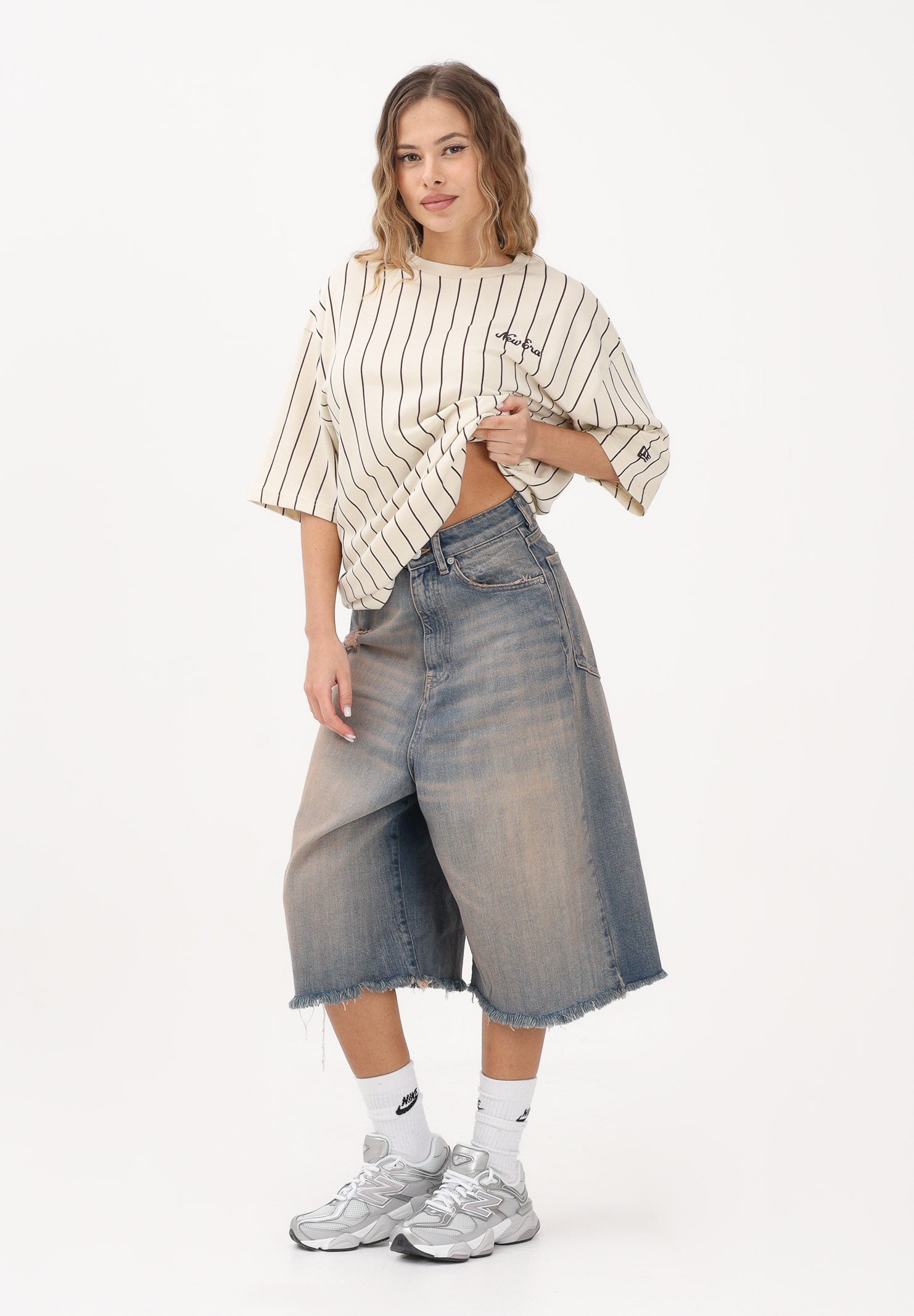 NEW ERA T-shirt a manica corta Oversized New Era Pinstripe panna per uomo e donna 60771551 . NEW ERA 