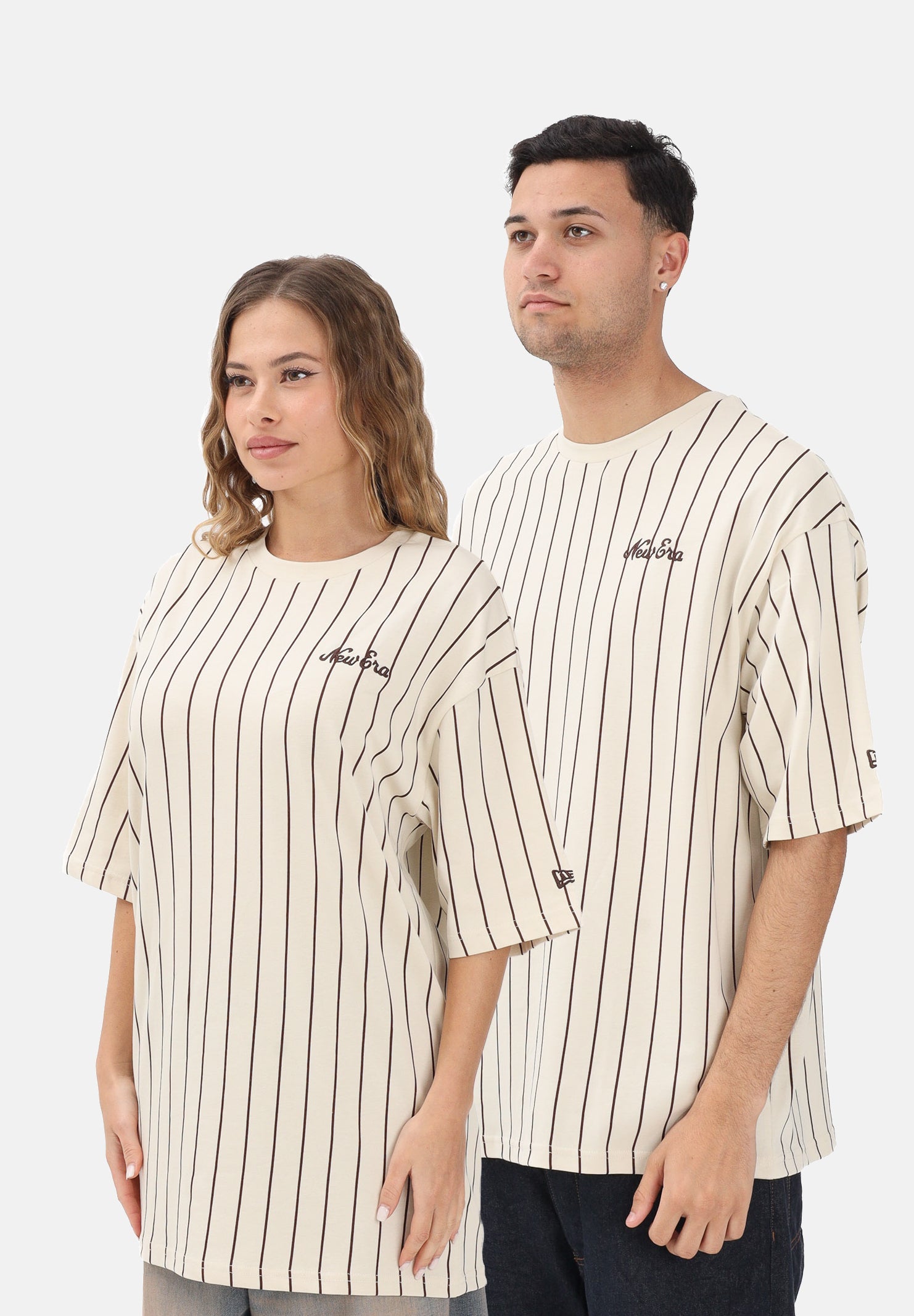 NEW ERA T-shirt a manica corta Oversized New Era Pinstripe panna per uomo e donna 60771551 . NEW ERA 