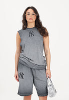 NEW ERA T-shirt smanicata New York Yankees MLB Washed Logo grigia per uomo e donna 60856169 . NEW ERA 