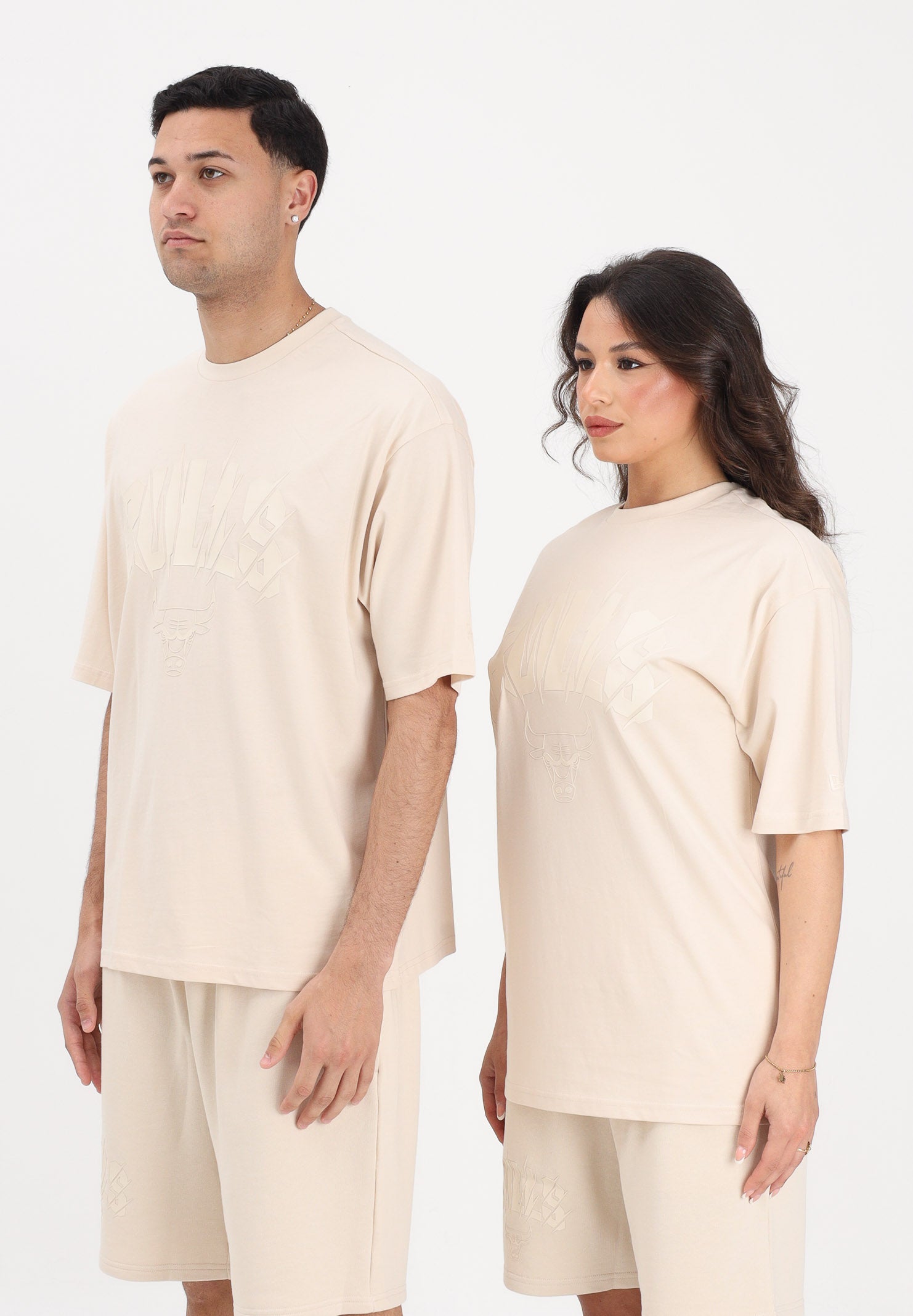 NEW ERA T-shirt a manica corta Oversized Chicago Bulls NBA Core Plus beige per uomo e donna 60856197 . NEW ERA 
