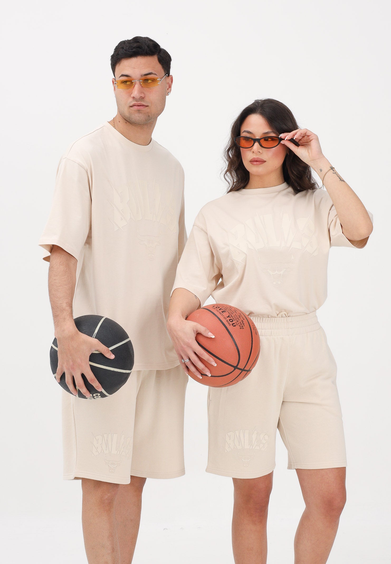 NEW ERA T-shirt a manica corta Oversized Chicago Bulls NBA Core Plus beige per uomo e donna 60856197 . NEW ERA 