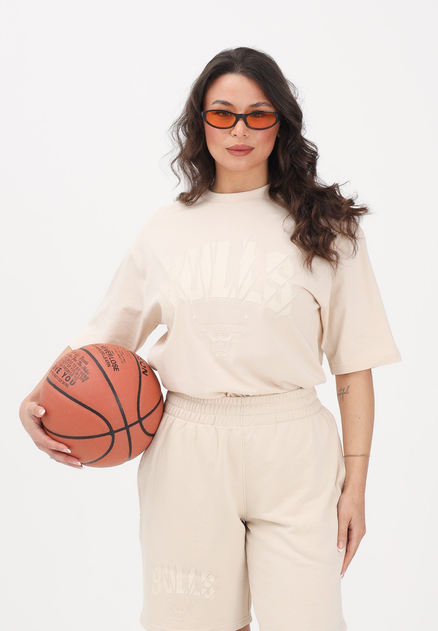 NEW ERA T-shirt a manica corta Oversized Chicago Bulls NBA Core Plus beige per uomo e donna 60856197 . NEW ERA 
