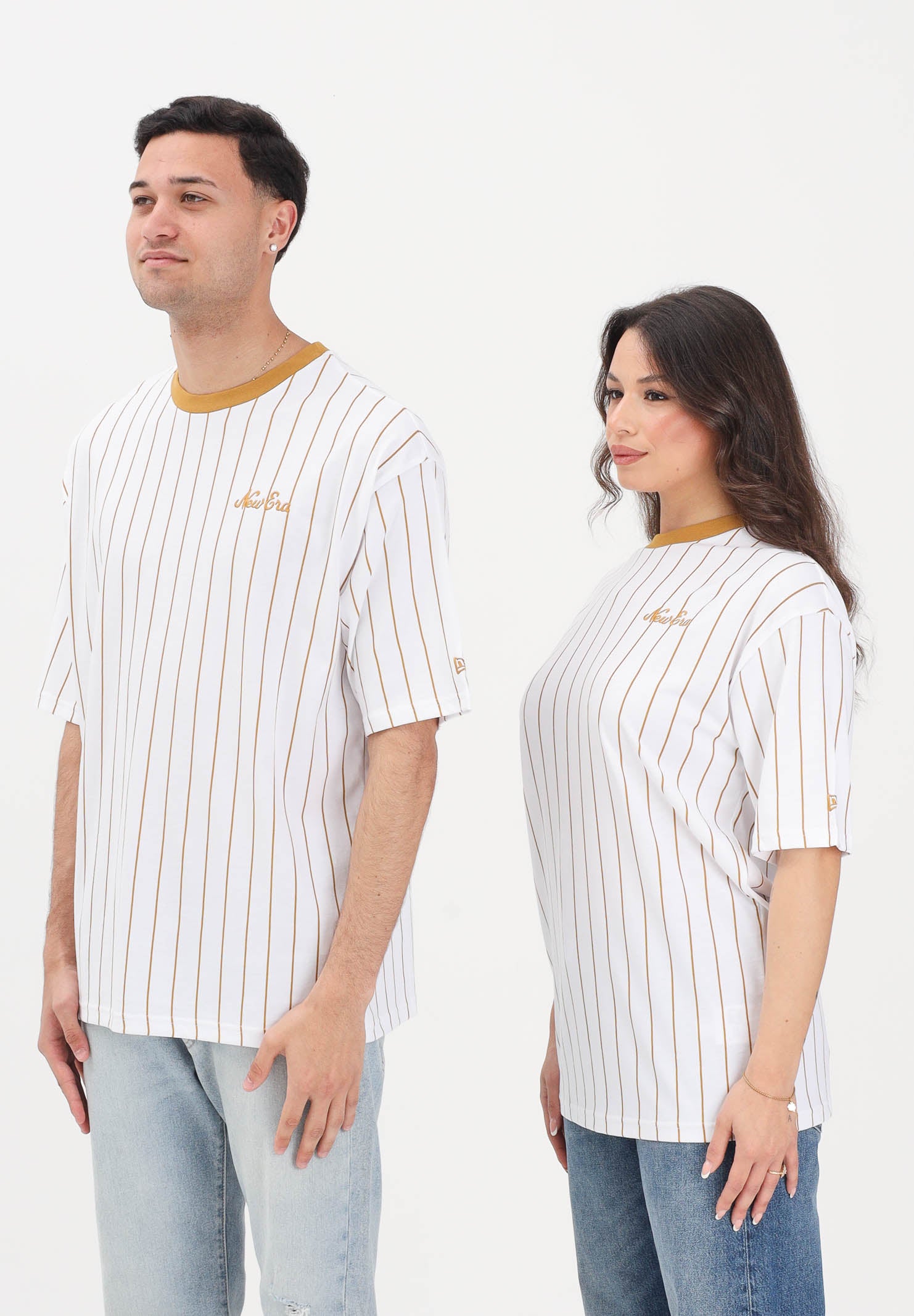 NEW ERA T-shirt a manica corta Oversized New Era Pinstripe bianca e senape per uomo e donna 60856223 . NEW ERA 