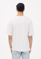 NEW ERA T-shirt a manica corta Oversized New Era Pinstripe bianca e senape per uomo e donna 60856223 . NEW ERA 