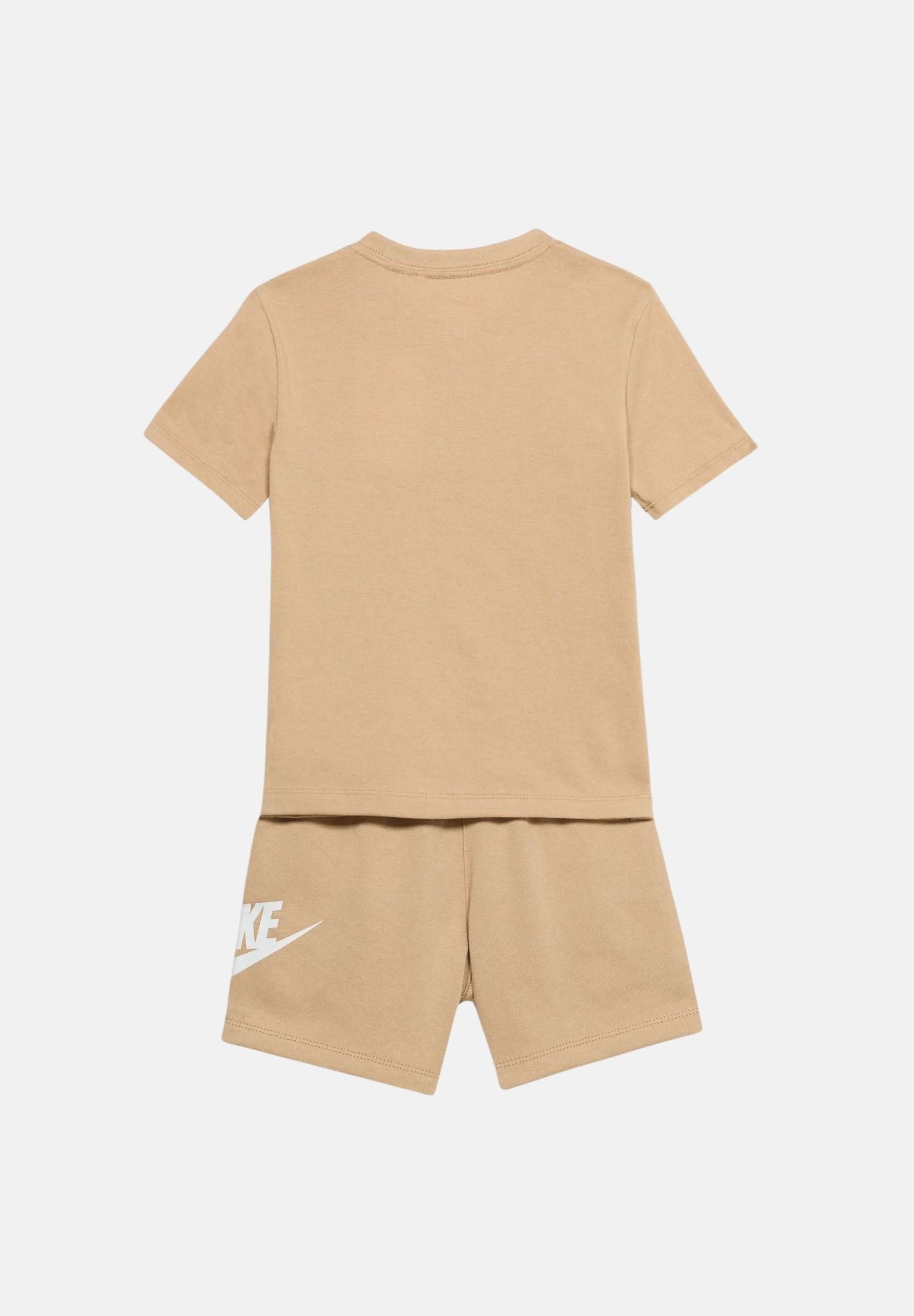 NIKE Completino CLUB TEE beige per bambino e bambina con stampa logo 86L596 X0L NIKE 