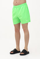 NIKE Shorts mare verde fluo da uomo con logo NESSF560 311 NIKE 