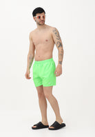 NIKE Shorts mare verde fluo da uomo con logo NESSF560 311 NIKE 