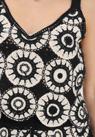 ONLY Top nero e panna da donna in tessuto lavorato tipo crochet 15289731 BLBI ONLY 