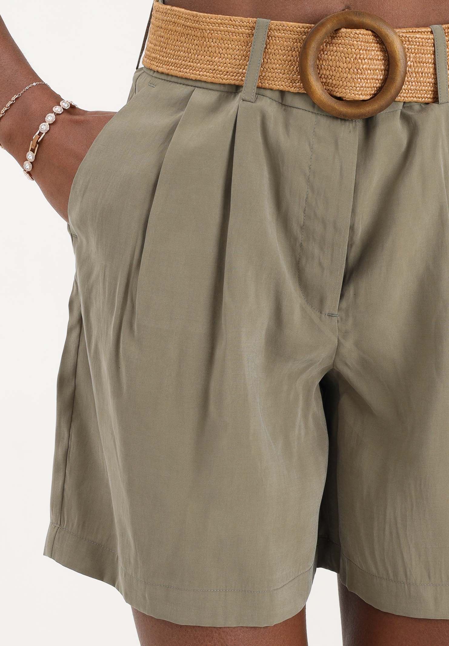 ONLY Shorts verde da donna con cintura 15370298 ME ONLY 