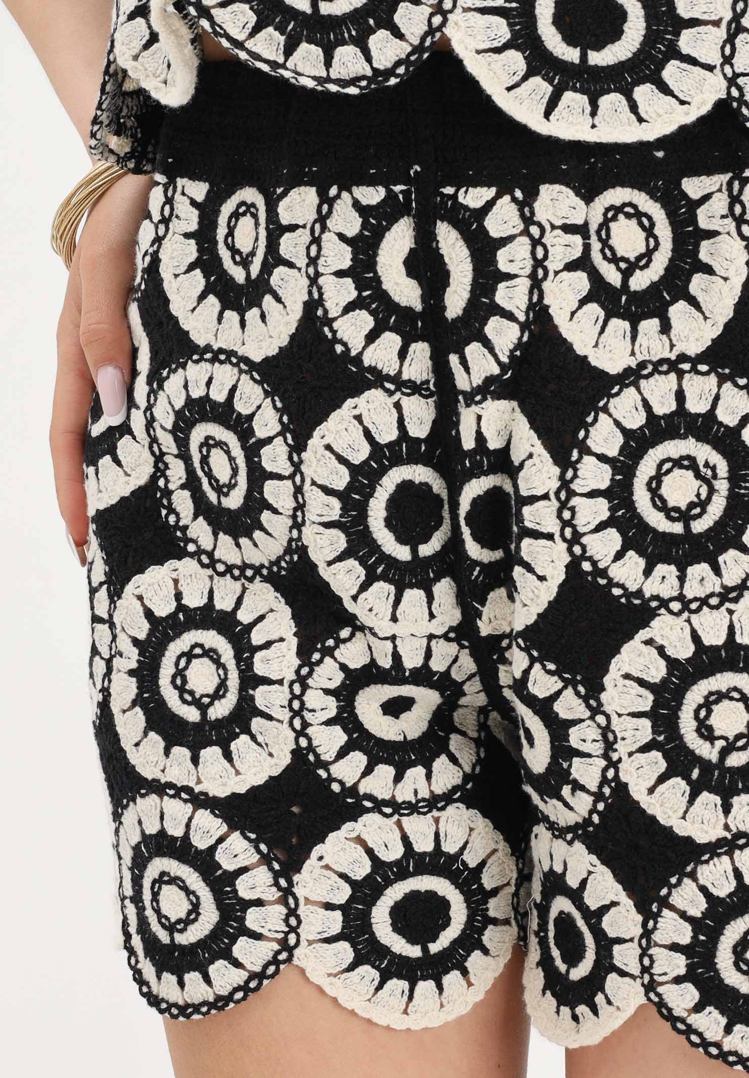 ONLY Shorts panna e nero da donna in tessuto lavorato macramè 15373523 BLBI ONLY 