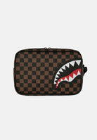 SPRAYGROUND Pochette CHECK 2 EMBOSS TOILETRY BAG marrone per uomo e donna 910B8238NSZ . SPRAYGROUND 