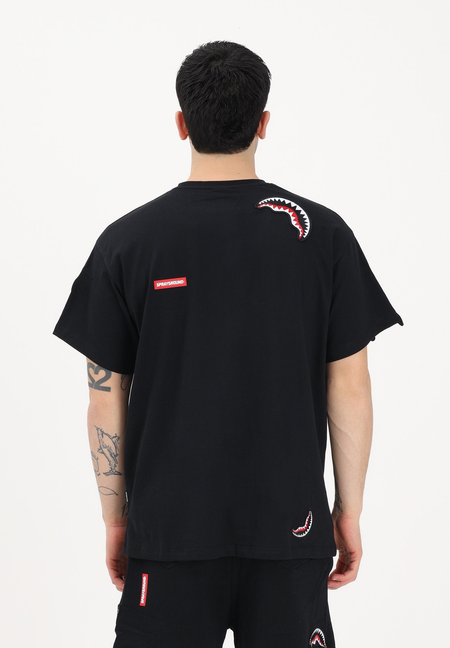 SPRAYGROUND T-shirt a manica corta nera da uomo con dettagli grafici "shark" SP846BLK . SPRAYGROUND 