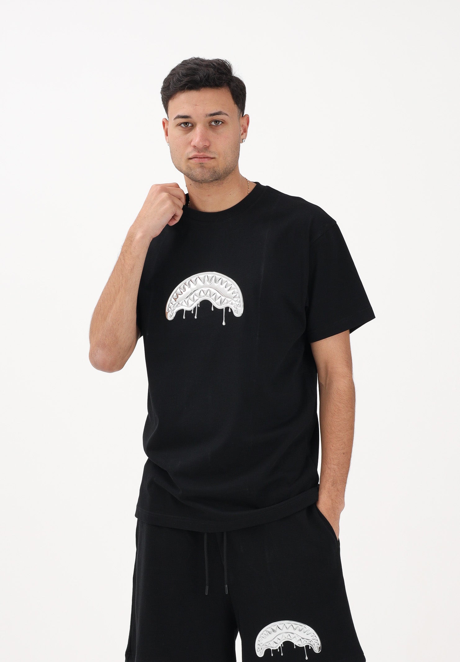 SPRAYGROUND T-shirt a manica corta nera da uomo con logo Shark SP895BLK . SPRAYGROUND 