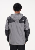 THE NORTH FACE Giacca a vento Seasonal Mountain Jacket grigia e nera da uomo NF0A5IG34GU1 . THE NORTH FACE 