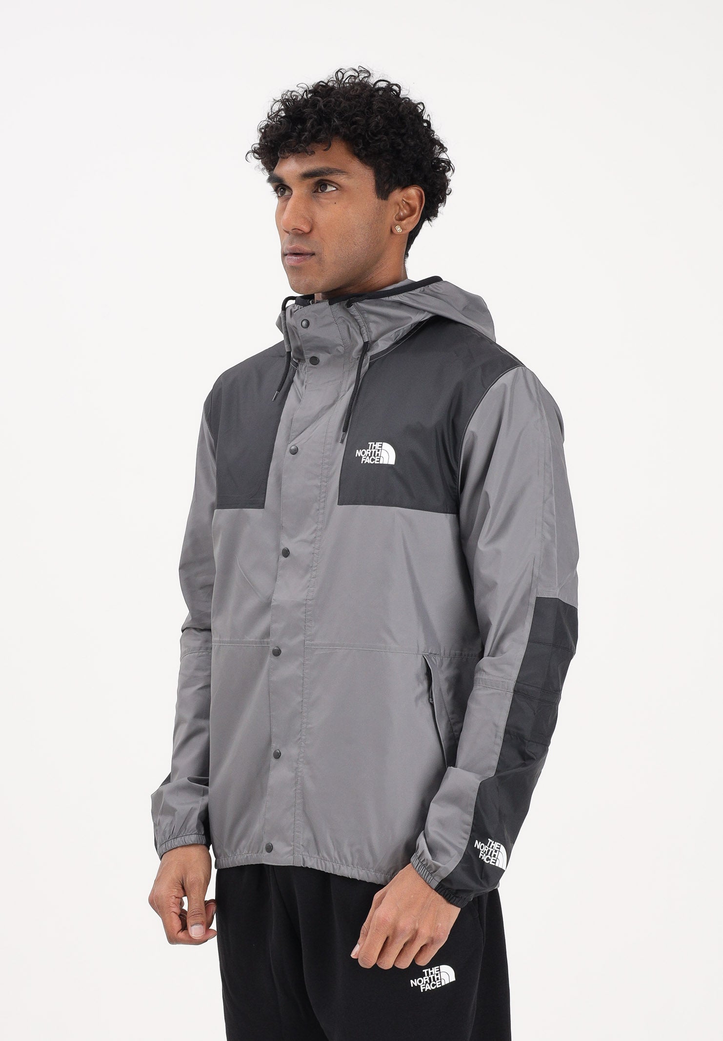 THE NORTH FACE Giacca a vento Seasonal Mountain Jacket grigia e nera da uomo NF0A5IG34GU1 . THE NORTH FACE 