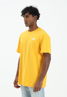 THE NORTH FACE T-shirt a manica corta NSE Reflective Box gialla da uomo NF0A87NPZU31 . THE NORTH FACE 