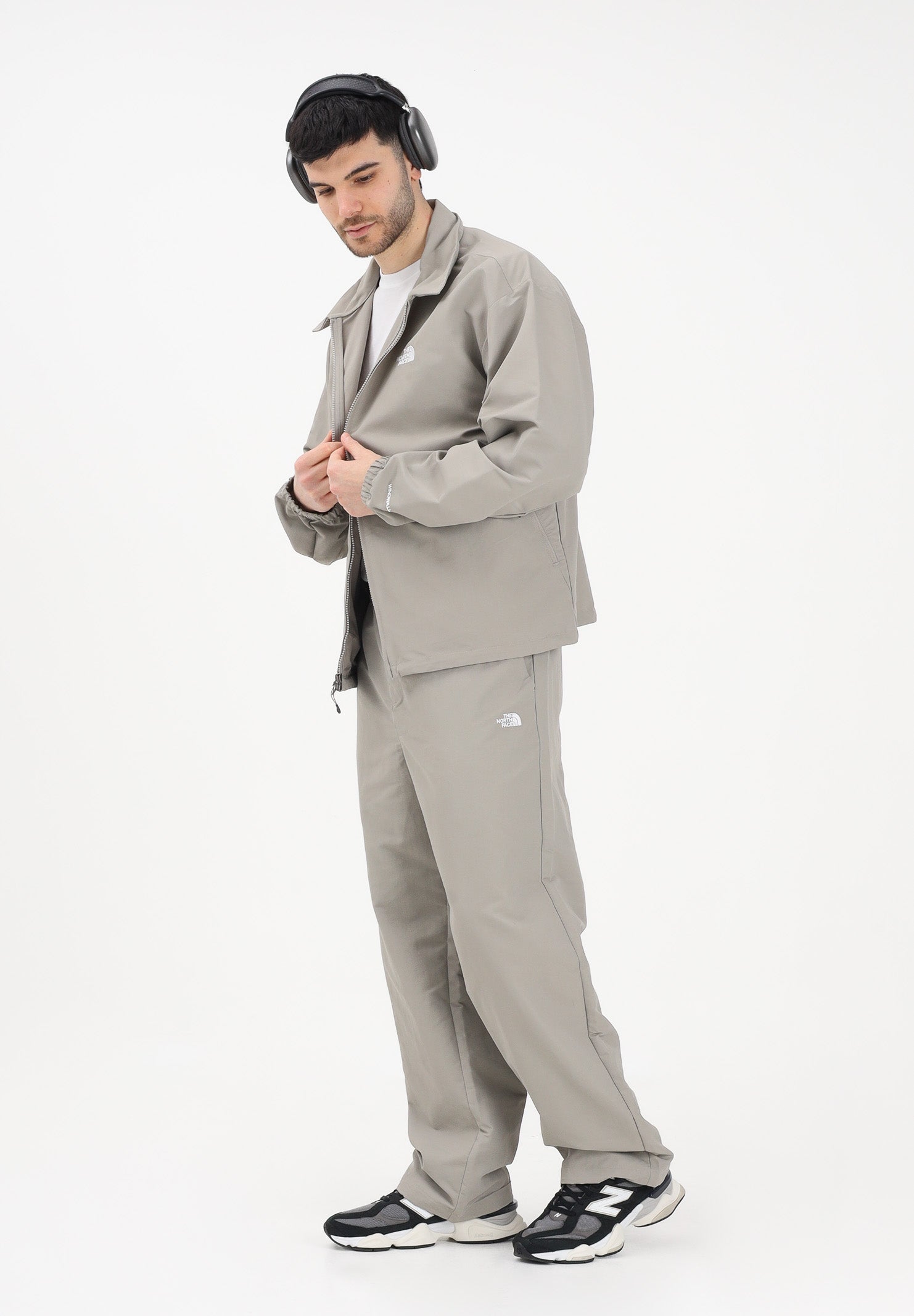 THE NORTH FACE Pantalone TNF Easy Wind beige da uomo NF0A8FBM2MB1 . THE NORTH FACE 