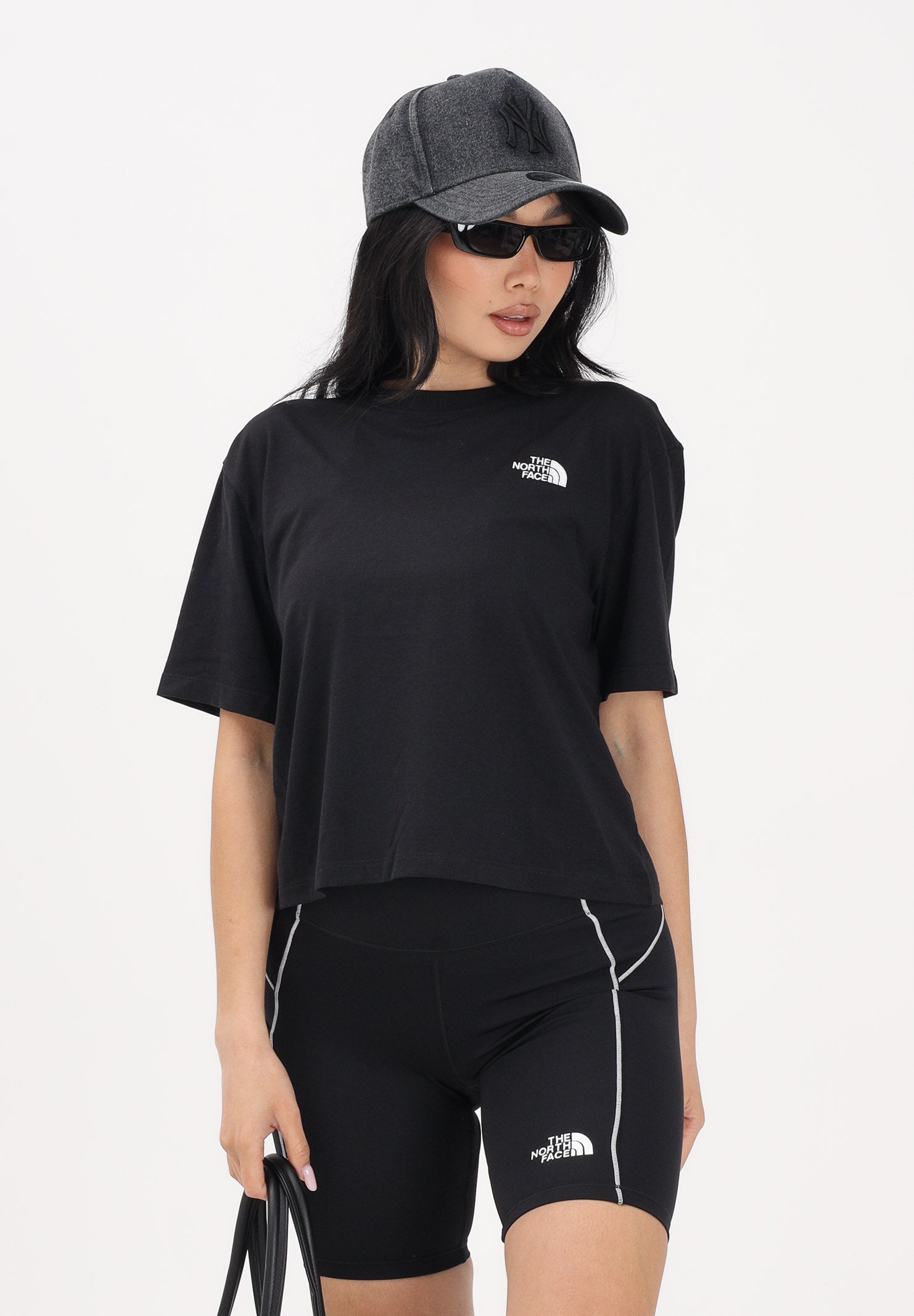 THE NORTH FACE T-shirt a manica corta Evolution Simple Dome Cropped Relaxed nera da donna NF0A8FDHJK31 . THE NORTH FACE 