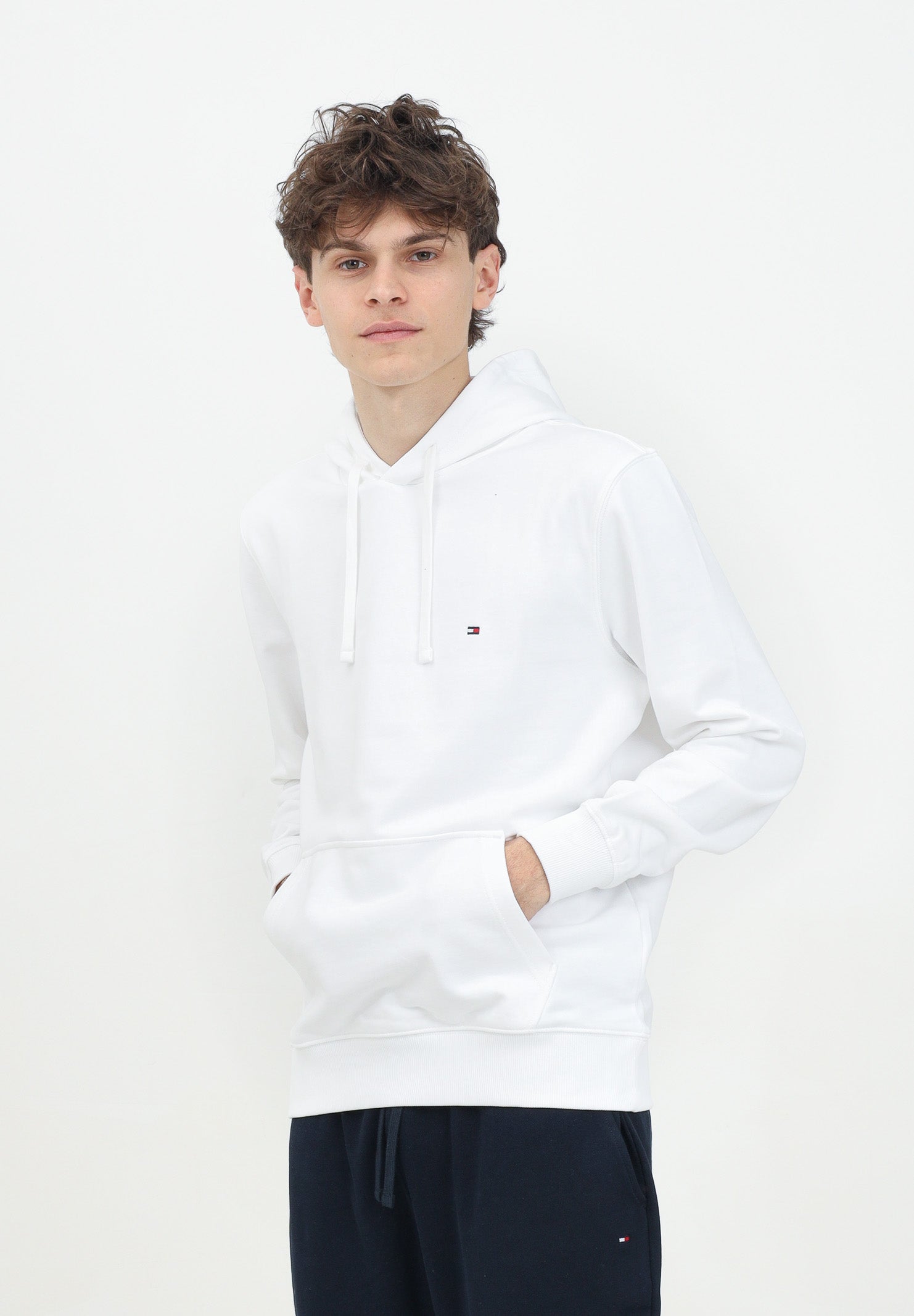 TOMMY HILFIGER Felpa con cappuccio bianca da uomo rifinita da logo MW0MW37235 YBR TOMMY HILFIGER 