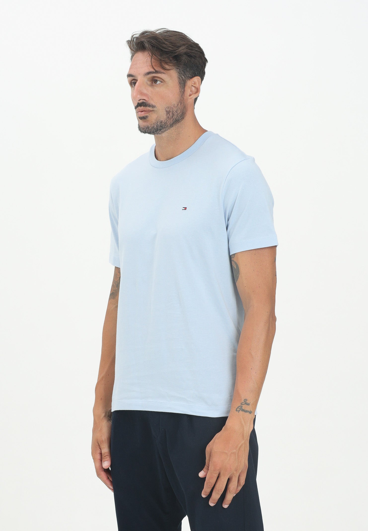 TOMMY HILFIGER T-shirt a manica corta celeste da uomo con logo MW0MW39995C1O . TOMMY HILFIGER 